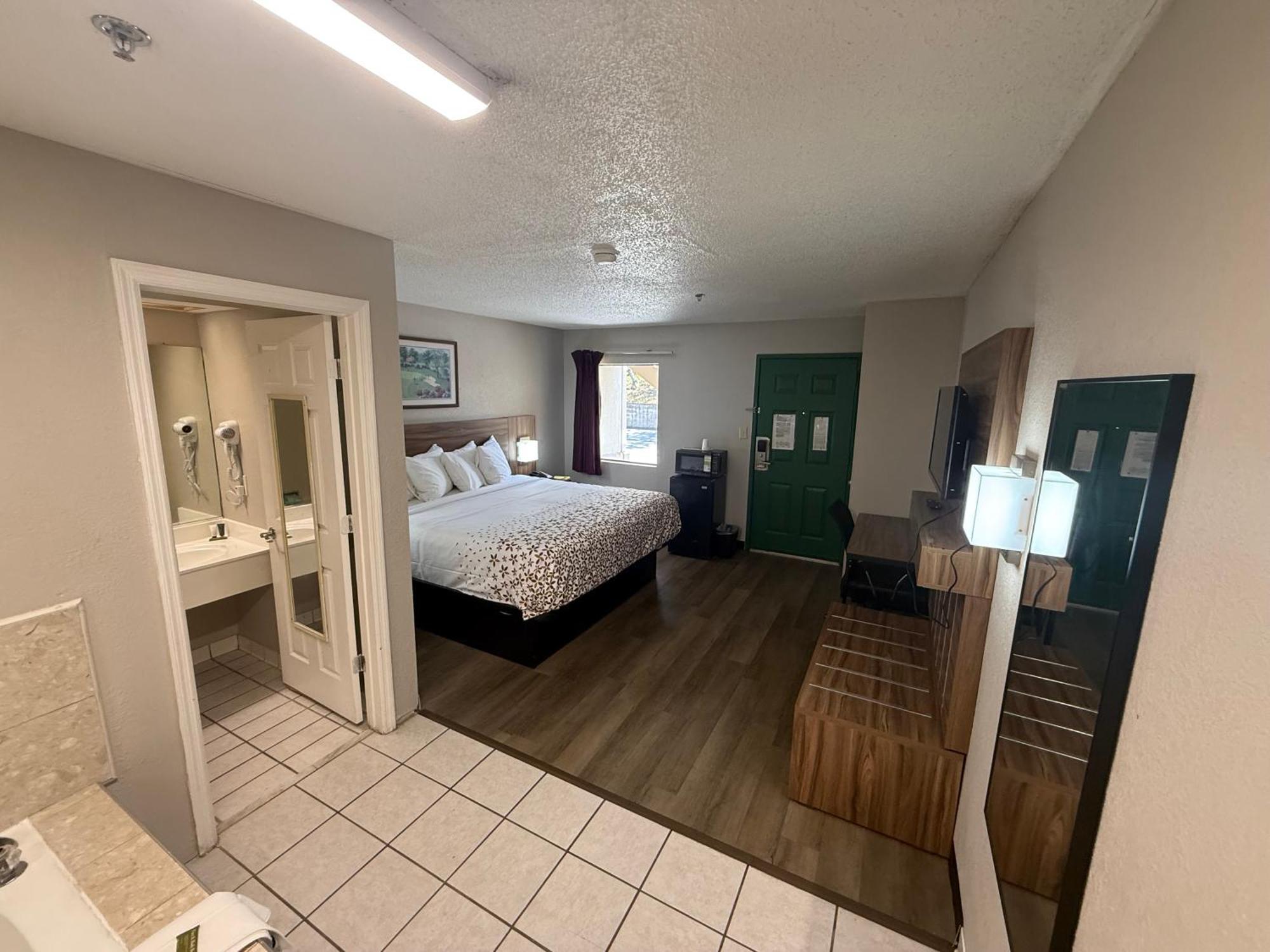 Hostal Country Hearth &